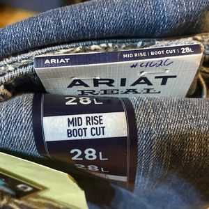 Ariat mid high bootcut jeans for woman size 28L